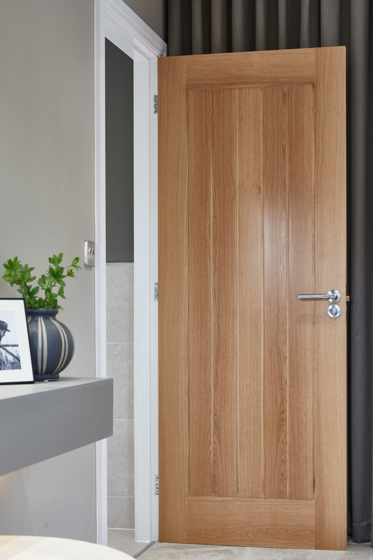 Cottage style oak veneered door